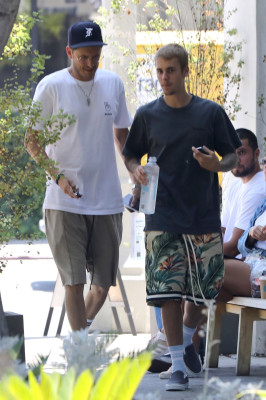 26.07 | Justin Bieber é visto pelas ruas de Los Angeles, CA