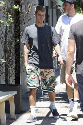 26.07 | Justin Bieber é visto pelas ruas de Los Angeles, CA