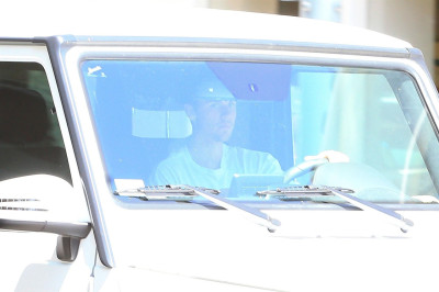 28.07 | Justin Bieber é visto em Beverly Hills, CA