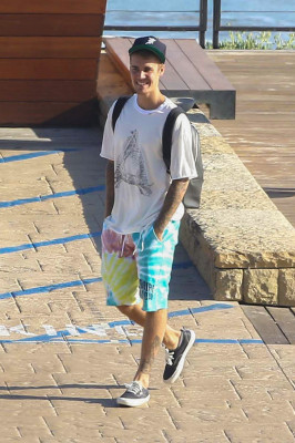 28.07 | Justin Bieber é fotografado em Malibu, na Califórnia