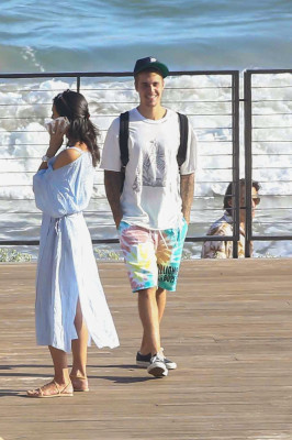 28.07 | Justin Bieber é fotografado em Malibu, na Califórnia