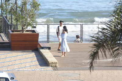 28.07 | Justin Bieber é fotografado em Malibu, na Califórnia