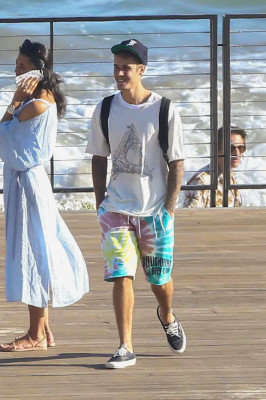 28.07 | Justin Bieber é fotografado em Malibu, na Califórnia