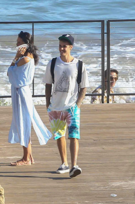 28.07 | Justin Bieber é fotografado em Malibu, na Califórnia