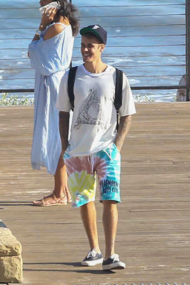 28.07 | Justin Bieber é fotografado em Malibu, na Califórnia