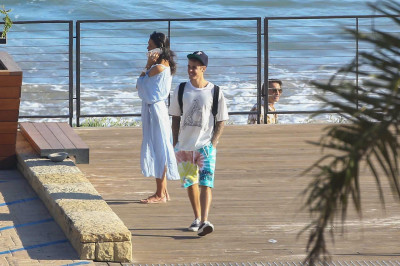 28.07 | Justin Bieber é fotografado em Malibu, na Califórnia