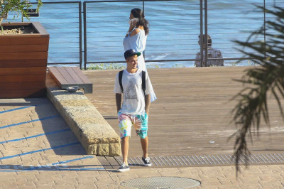 28.07 | Justin Bieber é fotografado em Malibu, na Califórnia