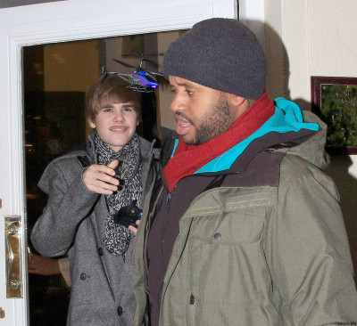 12.06 | Justin Bieber deixando restaurante em Londres