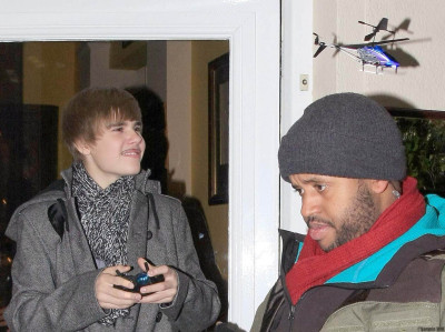 12.06 | Justin Bieber deixando restaurante em Londres