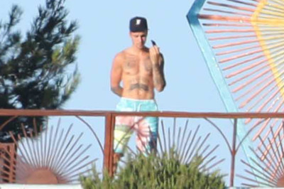 28.07 | Justin Bieber no hotel em Malibu, Califórnia