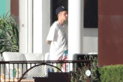 28.07 | Justin Bieber no hotel em Malibu, Califórnia