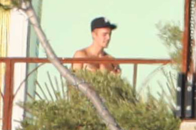 28.07 | Justin Bieber no hotel em Malibu, Califórnia