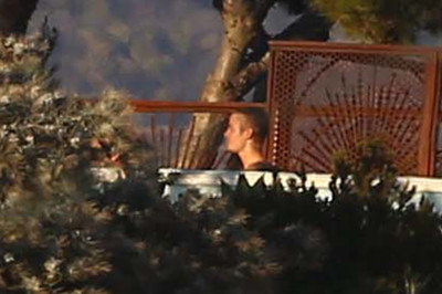 28.07 | Justin Bieber no hotel em Malibu, Califórnia