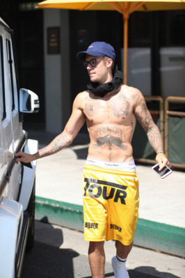 31.07 | Justin Bieber no restaurante em West Hollywood, Califórnia