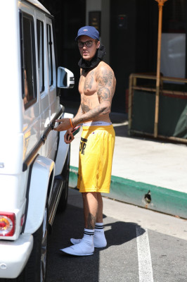 31.07 | Justin Bieber no restaurante em West Hollywood, Califórnia