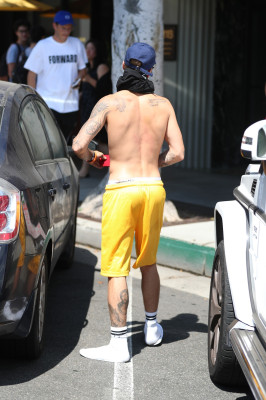31.07 | Justin Bieber no restaurante em West Hollywood, Califórnia
