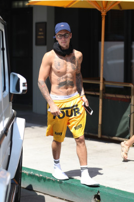 31.07 | Justin Bieber no restaurante em West Hollywood, Califórnia