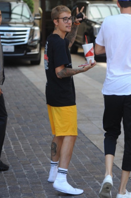 08.01 | Justin Bieber no hotel Montage em Beverly Hills, CA