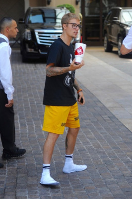 08.01 | Justin Bieber no hotel Montage em Beverly Hills, CA