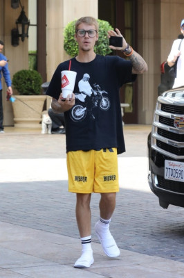 08.01 | Justin Bieber no hotel Montage em Beverly Hills, CA