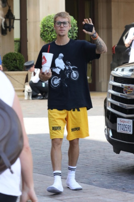 08.01 | Justin Bieber no hotel Montage em Beverly Hills, CA