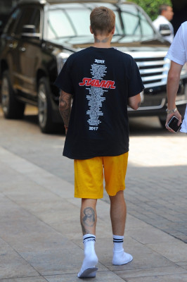 08.01 | Justin Bieber no hotel Montage em Beverly Hills, CA