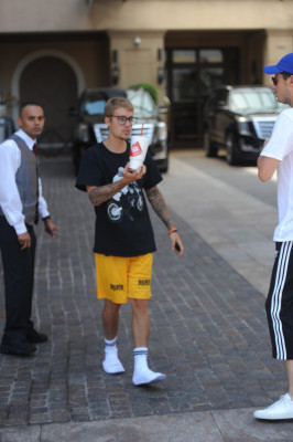 08.01 | Justin Bieber no hotel Montage em Beverly Hills, CA