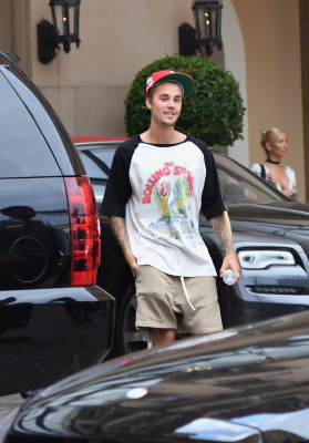 08.01 | Justin Bieber no hotel Montage em Beverly Hills, Califórnia