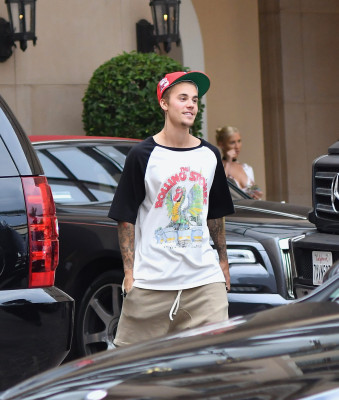 08.01 | Justin Bieber no hotel Montage em Beverly Hills, Califórnia