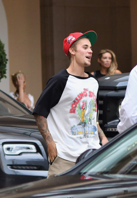 08.01 | Justin Bieber no hotel Montage em Beverly Hills, Califórnia