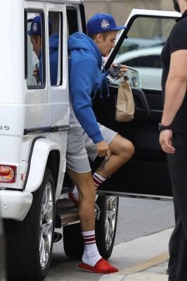 08.02 | Justin Bieber em Beverly Hills, Califórnia