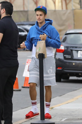 08.02 | Justin Bieber em Beverly Hills, Califórnia