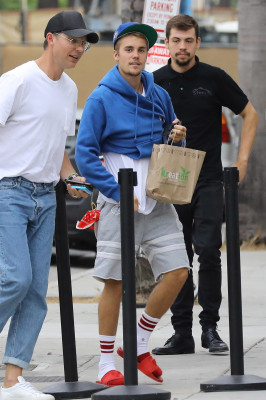 08.02 | Justin Bieber em Beverly Hills, Califórnia