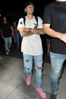 08.03 | Justin Bieber na festa de lançamento da coleção X Karla em West Hollywood, CA