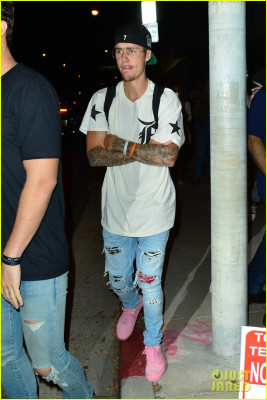 08.03 | Justin Bieber na festa de lançamento da coleção X Karla em West Hollywood, CA