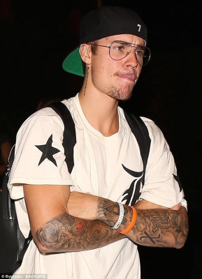 08.03 | Justin Bieber na festa de lançamento da coleção X Karla em West Hollywood, CA