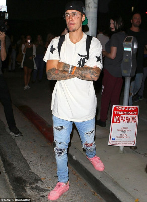 08.03 | Justin Bieber na festa de lançamento da coleção X Karla em West Hollywood, CA