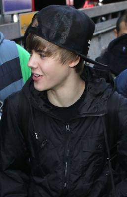 12.06 | Justin Bieber chegando em Londres