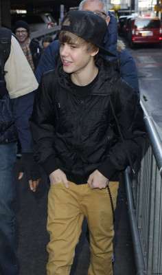 12.06 | Justin Bieber chegando em Londres