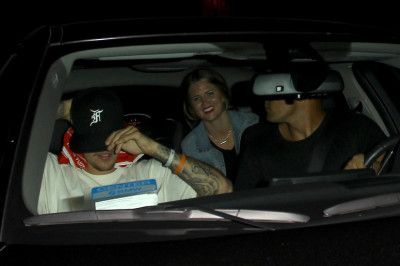 08.04 | Justin Bieber deixando hotel em Hollywood, CA