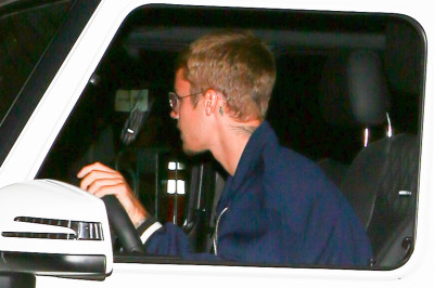 08.04 | Justin Bieber deixando o teatro The Wiltern em Los Angeles, Califórnia