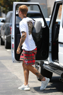 08.06 | Justin Bieber no Dream Hotel em Hollywood, Califórnia