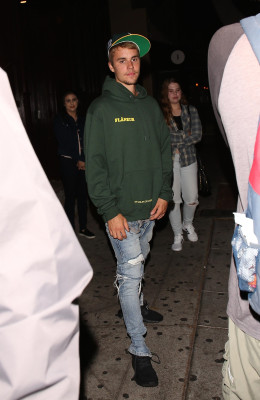 08.06 | Justin Bieber deixando o Peppermint Club em West Hollywood, CA