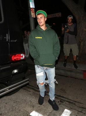 08.06 | Justin Bieber deixando o Peppermint Club em West Hollywood, CA