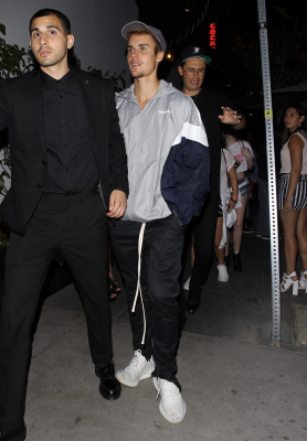 08.05 | Justin Bieber é fotografado em Los Angeles, na Califórnia