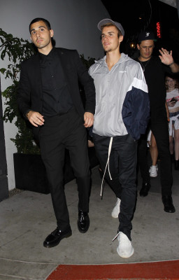 08.05 | Justin Bieber é fotografado em Los Angeles, na Califórnia