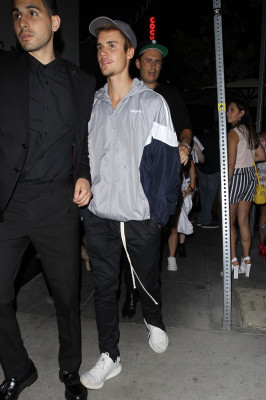 08.05 | Justin Bieber é fotografado em Los Angeles, na Califórnia
