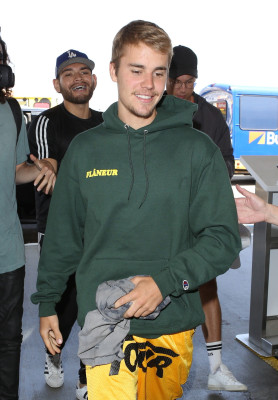 08.07 | Justin Bieber no LAX airport em Los Angeles, na Califórnia
