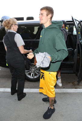 08.07 | Justin Bieber no LAX airport em Los Angeles, na Califórnia