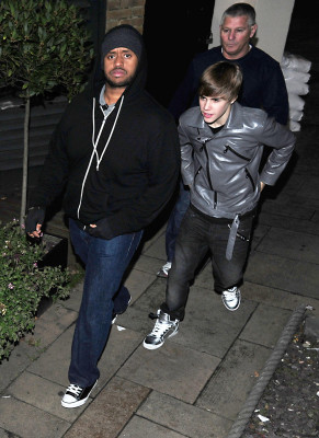 29.11 | Justin Bieber chegando ao hotel Central London